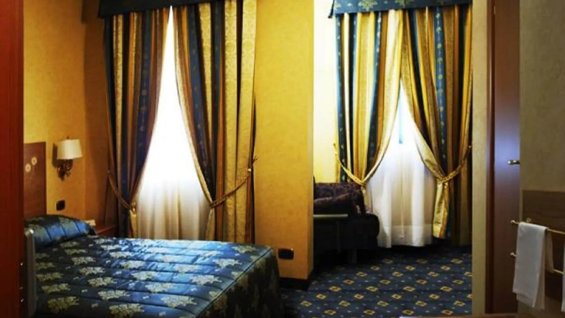 מילאנו Boutique Hotel Dieci 4*,